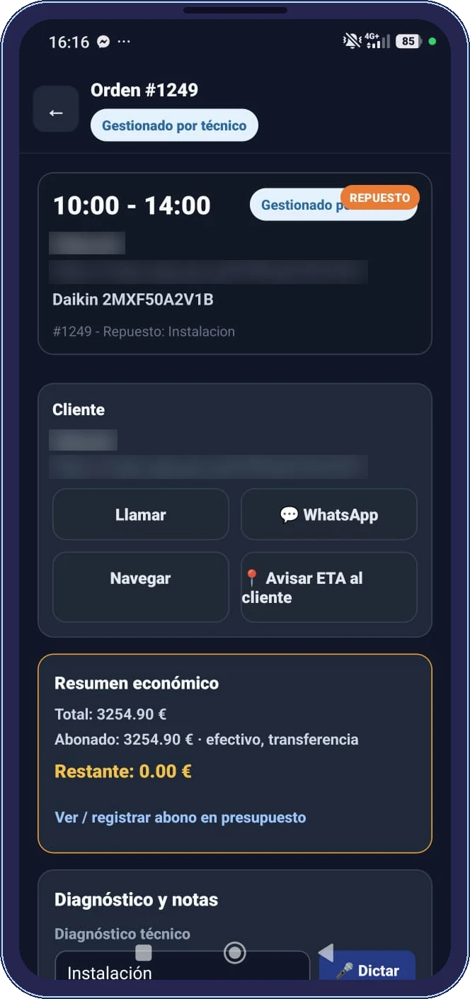 App del técnico de okdigisaas mostrando el detalle de una orden de servicio con franja horaria, cliente, equipo y resumen económico